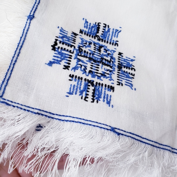 Vintage white and Blue Napkins - Picture 10 of 11